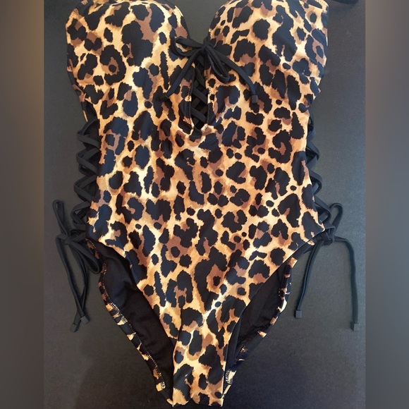 Bar III Cheetah Animal Print Lace Up One-Piece Swimsuit Size Small NWT - Picture 8 of 13